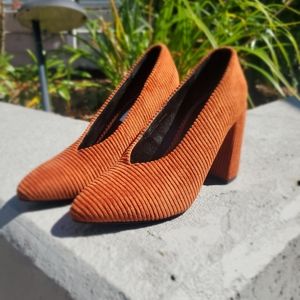 💖Host Pick 💖Cutest cordoruy pumps 😍 - SOLD!